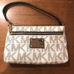 Michael Kors Signature Jet Set Wristlet
